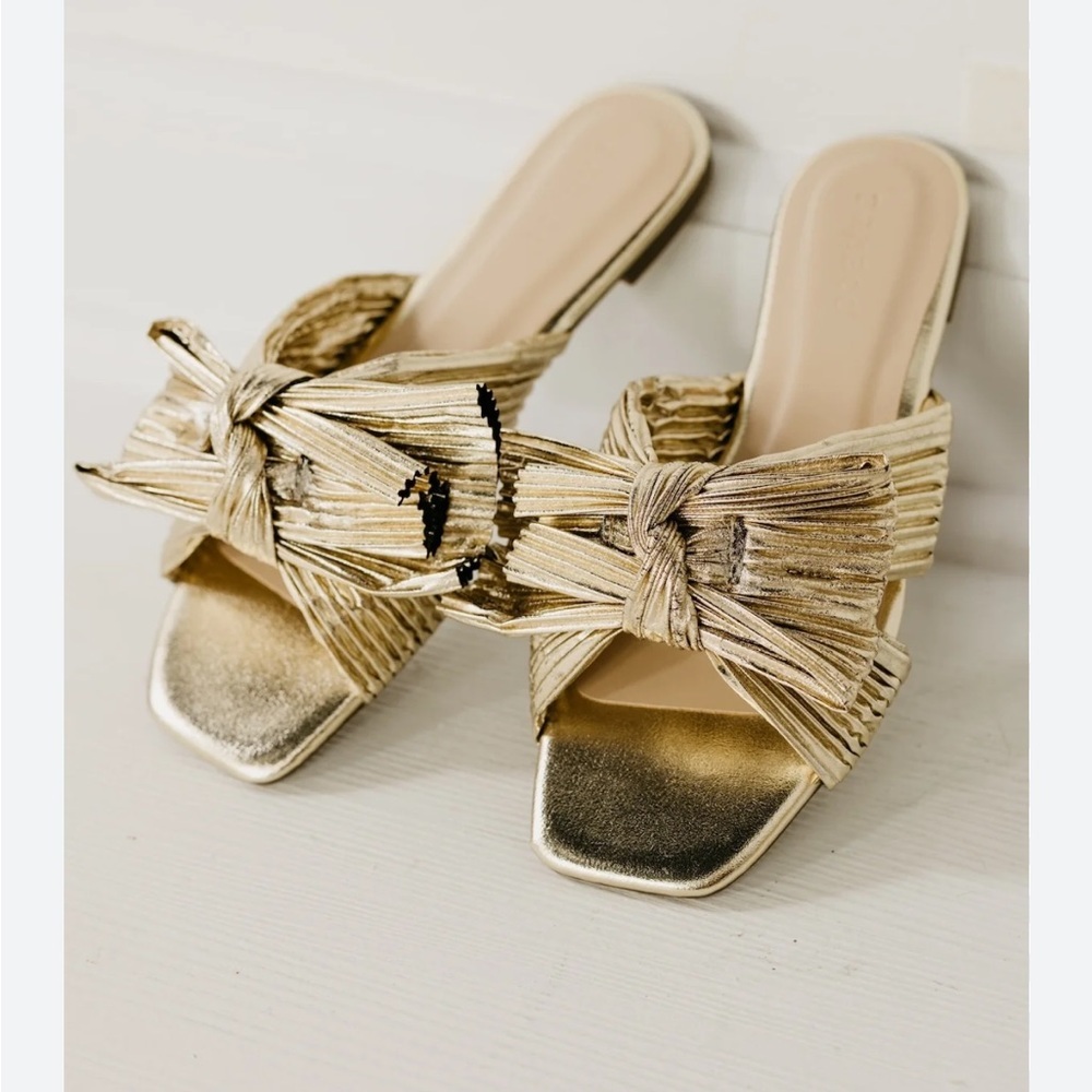 BAMBOO Buzz Ribbon Slide Sandal Size 7.5 Crinkle Bow Slide Gold Color Open Toe